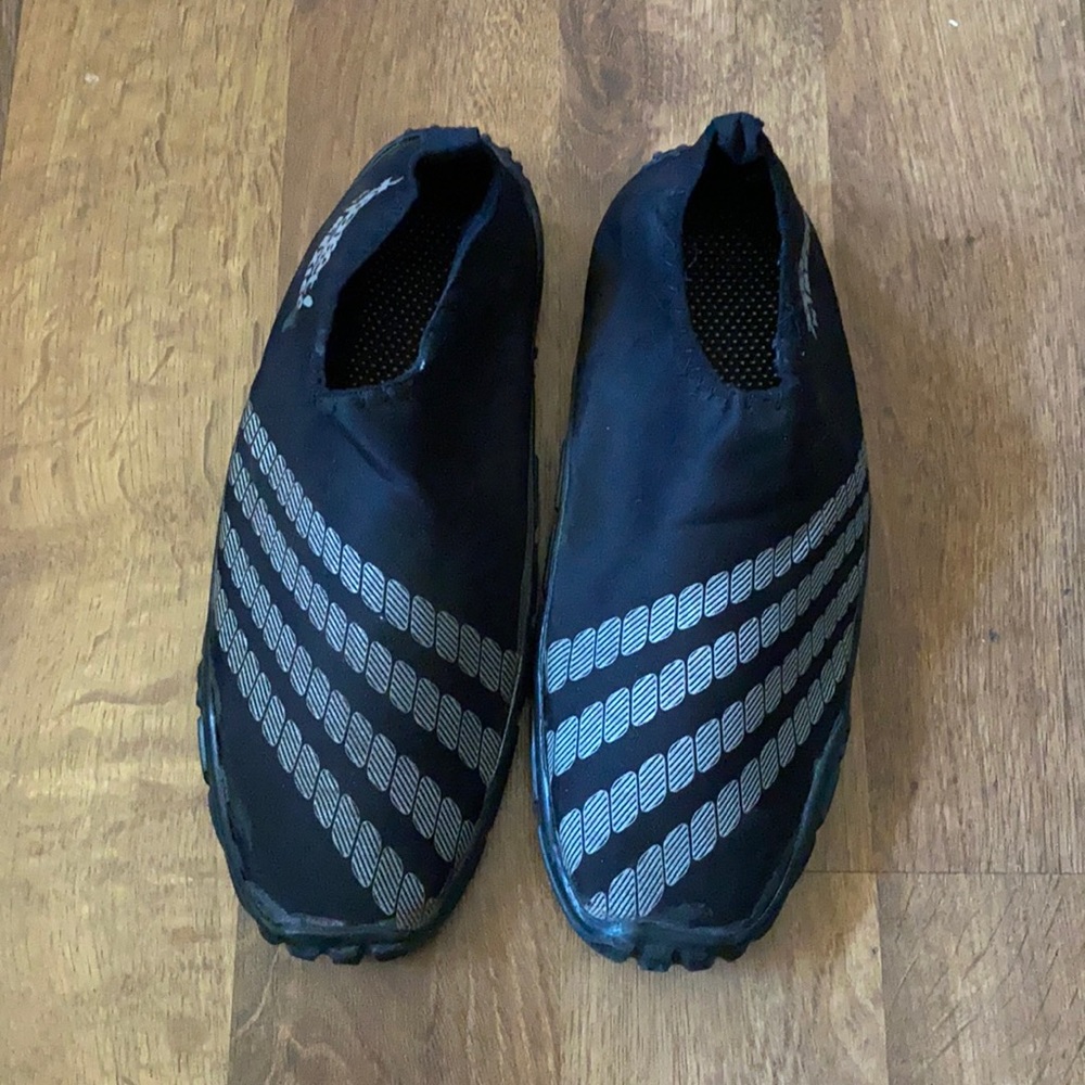 Women’s water, socks, Luva size 7